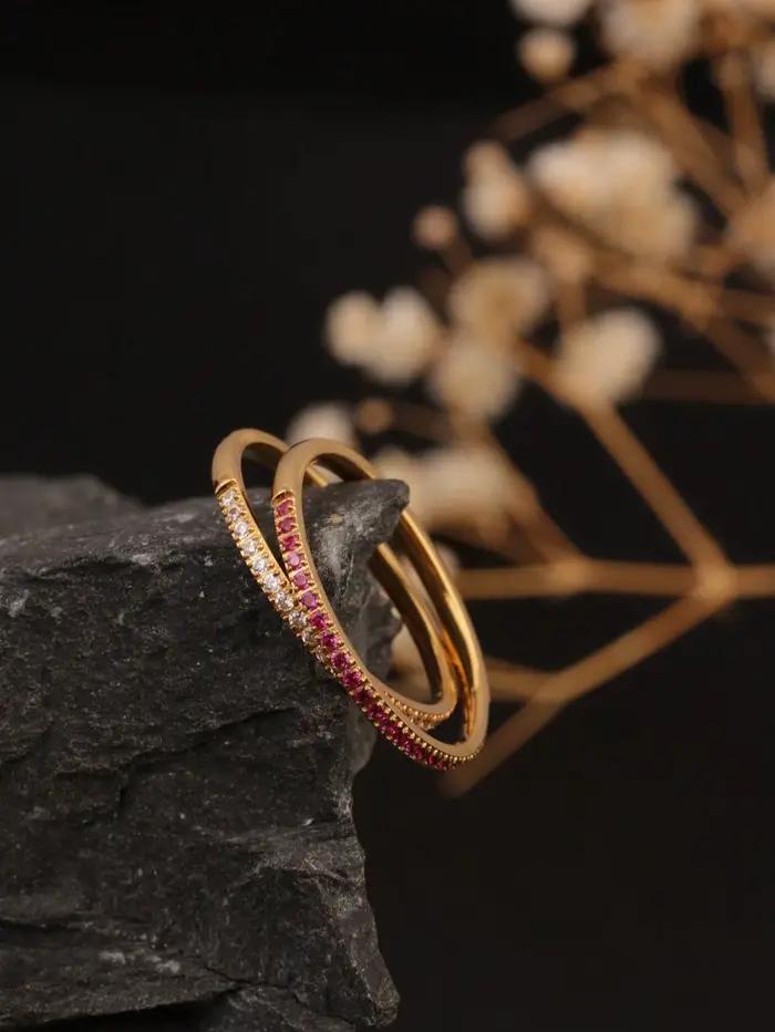 Bague en acier inoxydable plaquée or avec strass blancs et rouge rosé pour femmes occasions quotidiennes et festives