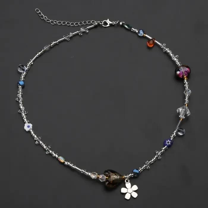 Collier fleurs à ras du cou en perles cristal délicat