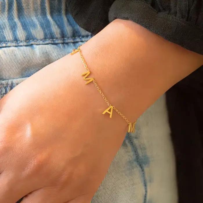 Bracelet en acier inoxydable or personnalisé avec lettres Maman pour femmes occasions spéciales de fête des mères mariage anniversaire