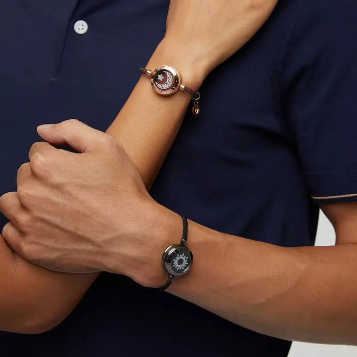 Bandeau Lumineux et Vibrant à Distance Totwoo Cadeau pour Couples Relations à Distance Bracelet Intelligent Soleil et Lune Amour