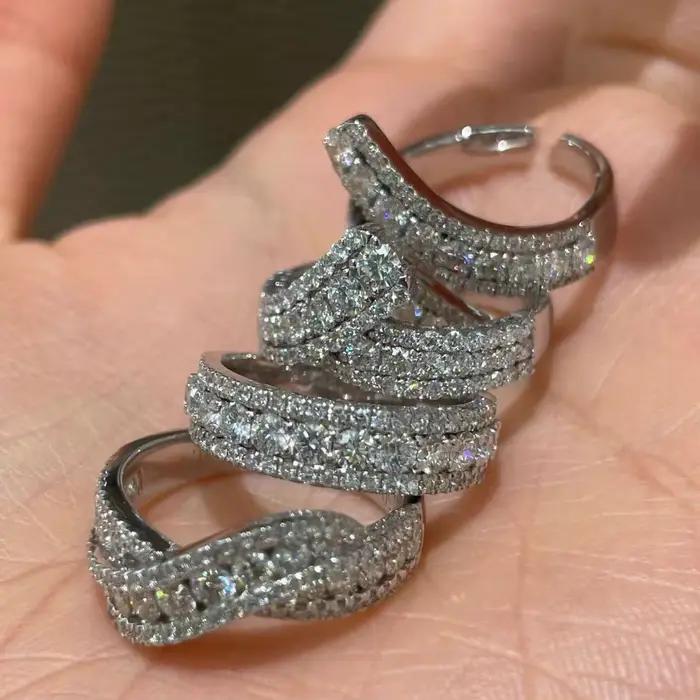 Bagues élégantes et tendance entièrement serties de diamants pour femmes