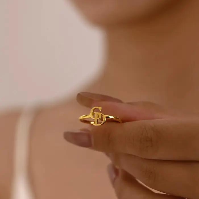 Bague personnalisée avec initiales en acier inoxydable pour femmes, alliance de couple avec pentagramme géométrique pour occasions spéciales