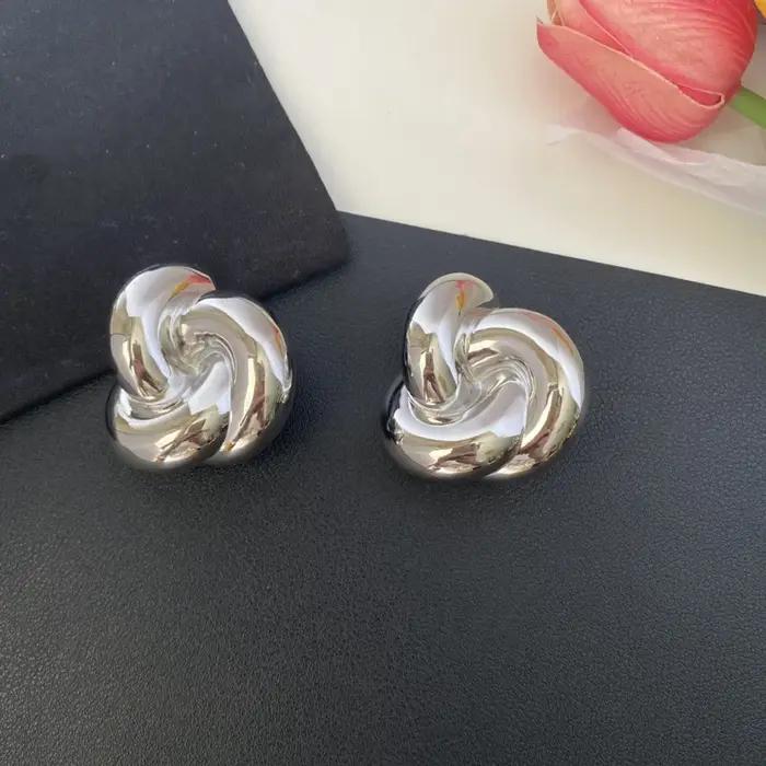 Boucles d'oreilles vintage à clip en or jaune serties de pierres marines pour femmes occasions spéciales