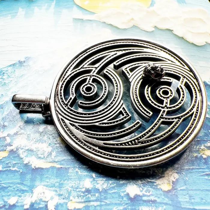 Pendentif Panthère Labyrinthe Rond en Argent Sterling 925 pour Femmes et Hommes Occasions Spéciales