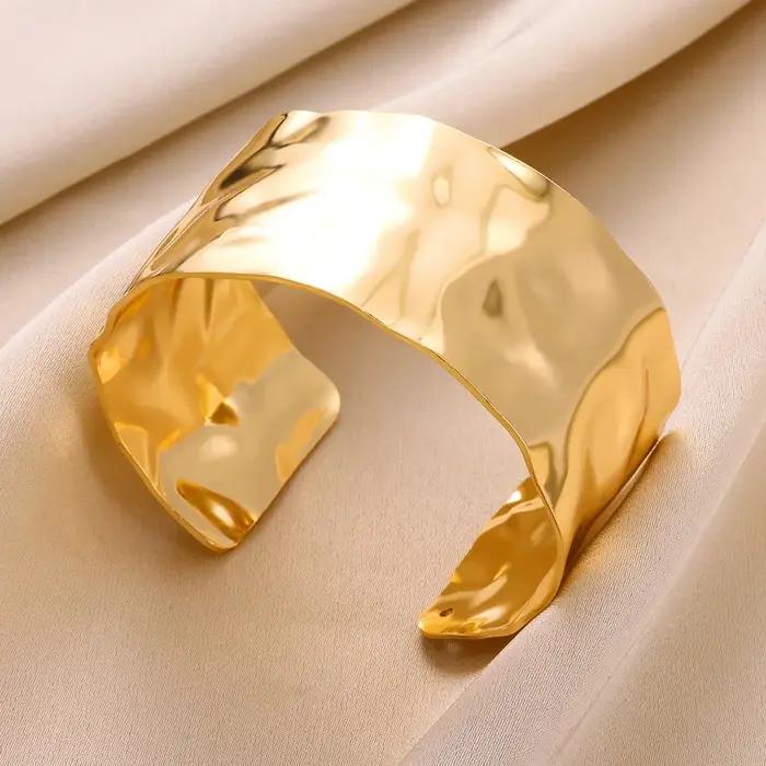 Bracelets d'ouverture à motif de bosse classique exquis pour femmes manchette couleur or acier inoxydable ornement à main cadeau occasions spéciales