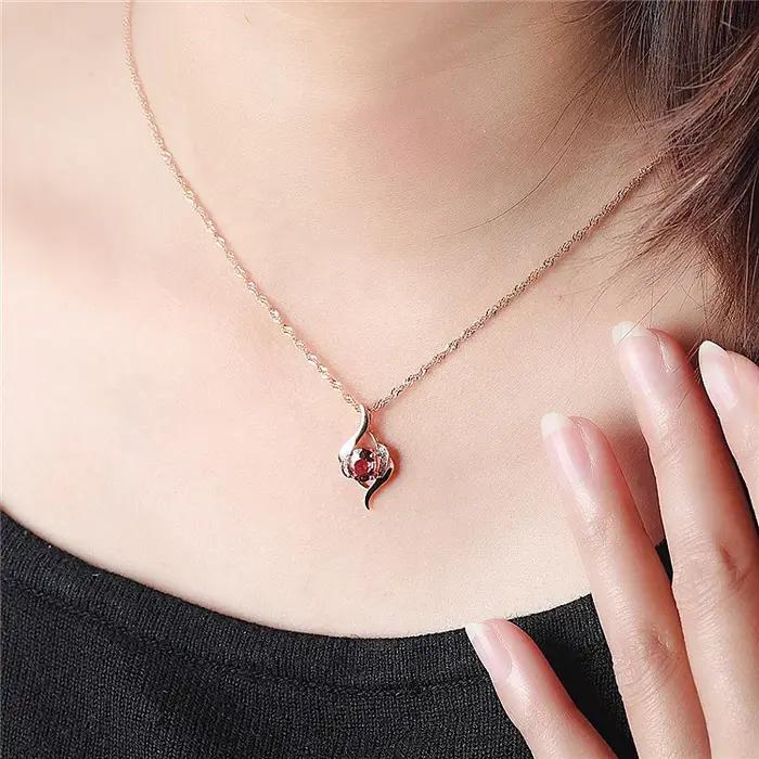 Collier pendentif avec boîte-cadeau Apple pour femme