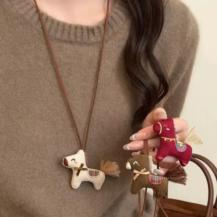 Collier poney mignon en peluche dessin animé bohème romantique pour femmes occasions spéciales quotidienne