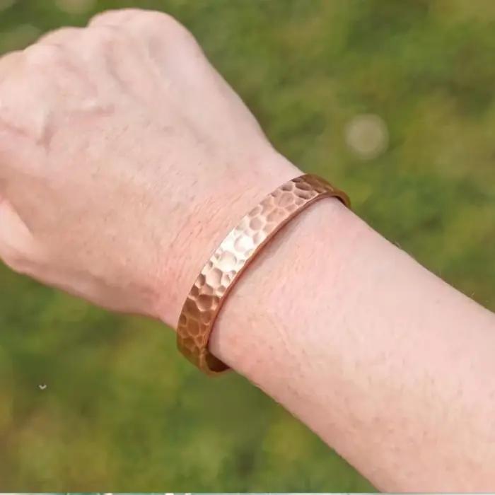 Bracelet en cuivre rouge unisexe pour hommes et femmes bracelets de manchette ajustables à la mode cadeau familial pour occasions spéciales