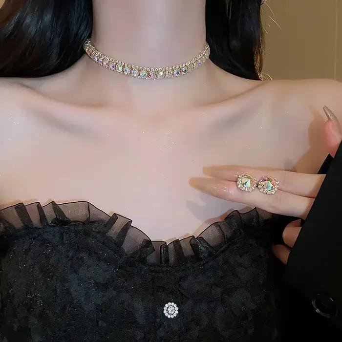 Ensemble de boucles d'oreilles et collier en cristal de luxe