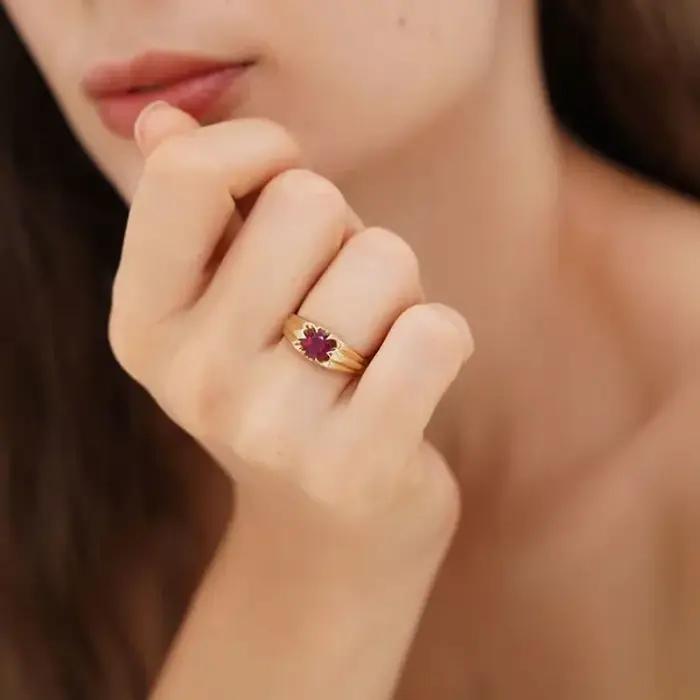 Bagues classiques en forme de fleur de pierres précieuses rouges pour femmes