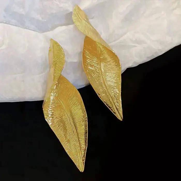 Boucles d'oreilles pendantes rétro exagérées en feuille d'or