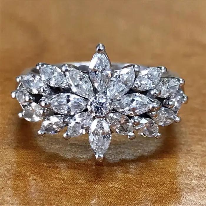 Bague pour femmes en laiton et zircone cubique design floral géométrique pour fête et usage quotidien