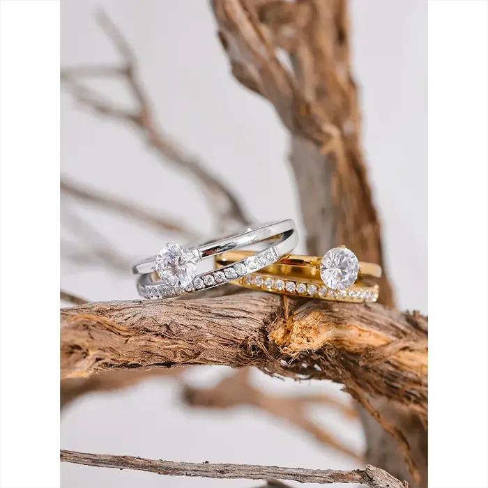 Bague en acier inoxydable Yhpup avec zircone cubique brillante et placage d'or véritable pour femmes occasions spéciales romantiques exquises