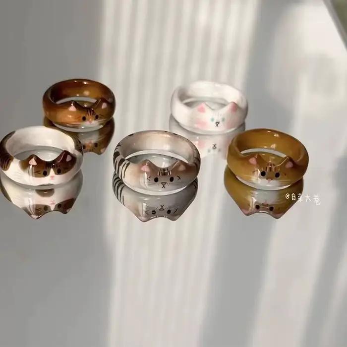 Bague en céramique motif chat de dessin animé unique pour femmes style créatif et minimaliste pour occasions spéciales