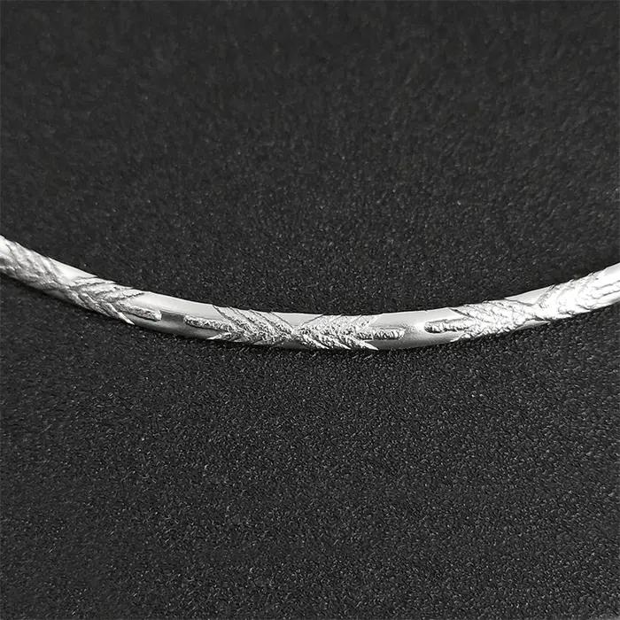 Bague de cou en acier inoxydable pour hommes et femmes avec design punk, ajustement parfait pour cou, bijou cadeau pour occasions spéciales comme anniversaire, mariage, et plus