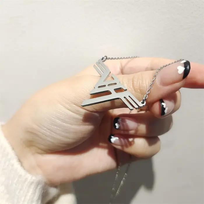 Collier en acier inoxydable plaqué or VH logo pendentif rock classique cadeau femme anniversaire concerts soirées spéciales