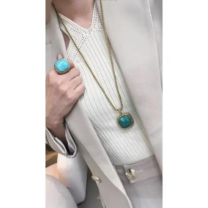 Grand pendentif carré turquoise de luxe pour femmes colliers vintage polyvalents occasions spéciales