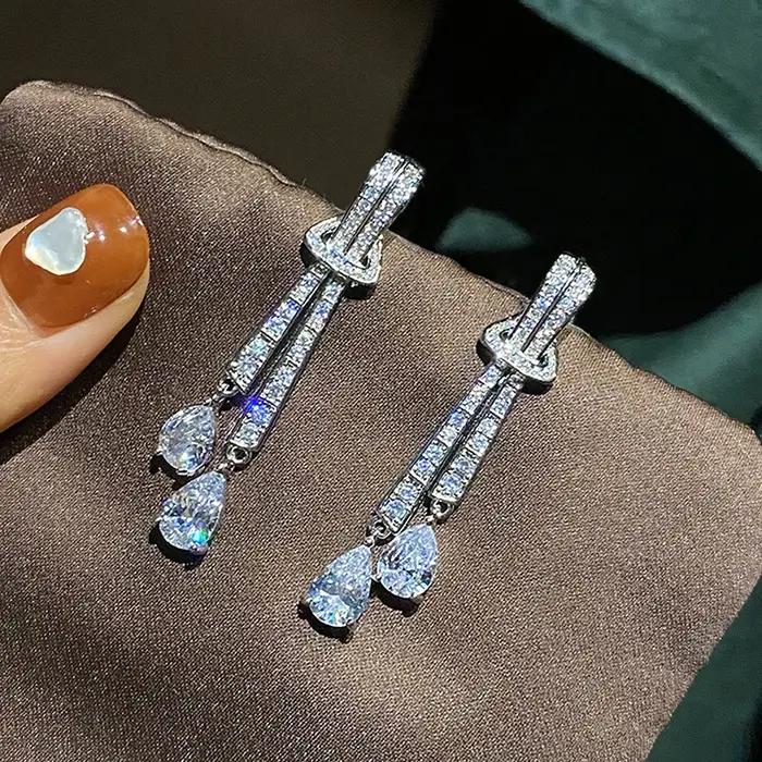 Boucles d'oreilles en zircone cubique et bronze pour femmes, design géométrique et finition brillante, idéales pour les mariages et autres occasions spéciales