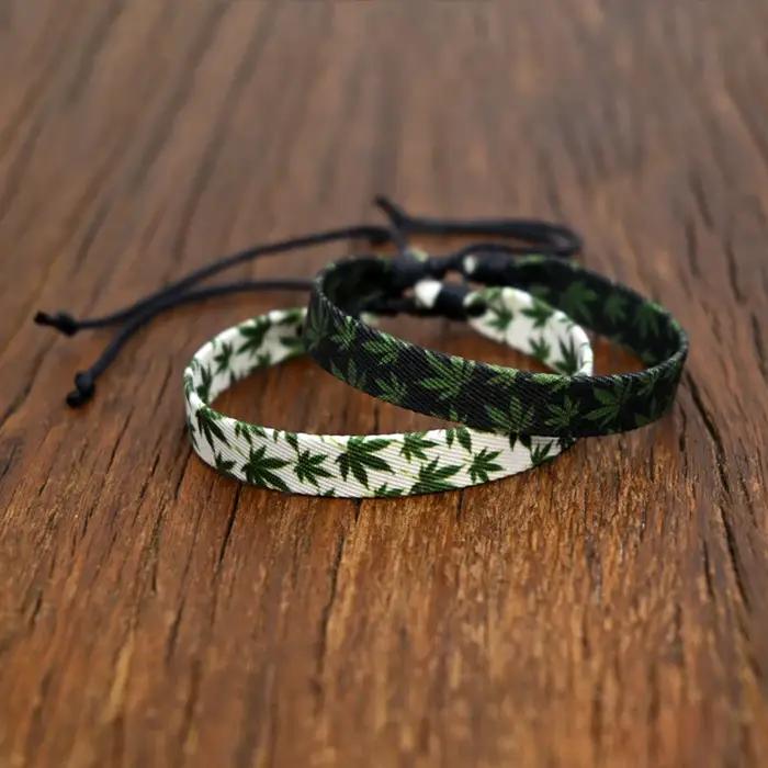 Bracelet en corde tressée à motif de feuille d'érable