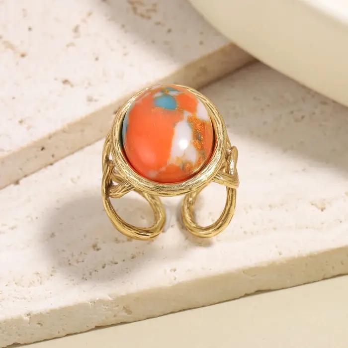Bague en pierre naturelle colorée plaquée or pour femme - Bijou unique avec motif ovale et gemme | Bande torsadée chic