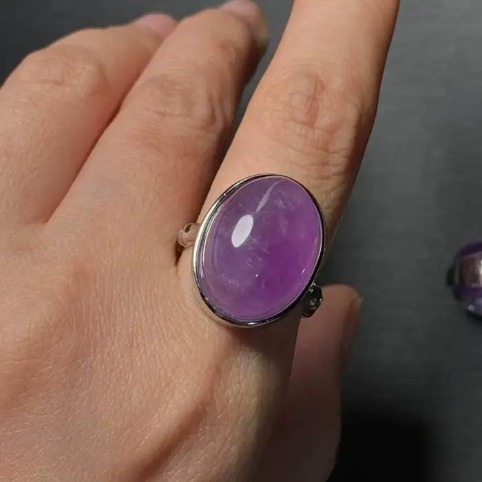 Bague améthyste naturelle en pierre précieuse réglable avec placage d'argent et finition or jaune clair pour femme élégante