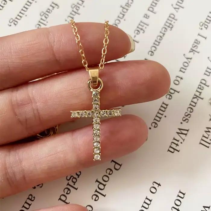 Collier croix en cristal couleur argent doré pour femme