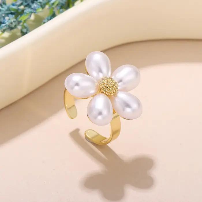 Bague en perles et motifs floraux plaquée or 18 carats romantique pour femmes occasions spéciales fiançailles mariage