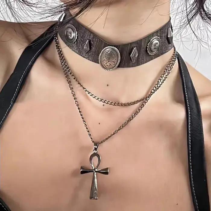 Maillard Style Y2K gothique multicouche rétro marron Faux cuir Rivet pendentif collier pour les femmes mode délicat tour de cou bijoux