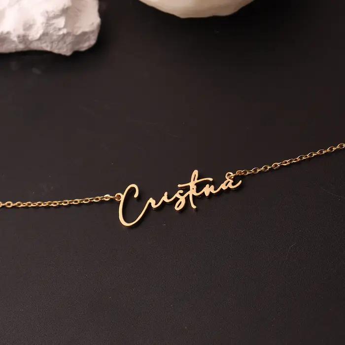 Collier personnalisé avec nom en acier inoxydable pour femmes pour occasions spéciales comme anniversaire et mariage