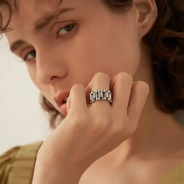 Bague en acier inoxydable plaqué or 18 carats design moderne plante femme soirées et événements spéciaux