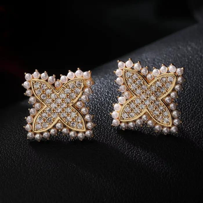 Collier et Boucles d'Oreilles Trèfle Plaqué Or avec Perles et Zirconiums Cubiques pour Occasions Spéciales Femme