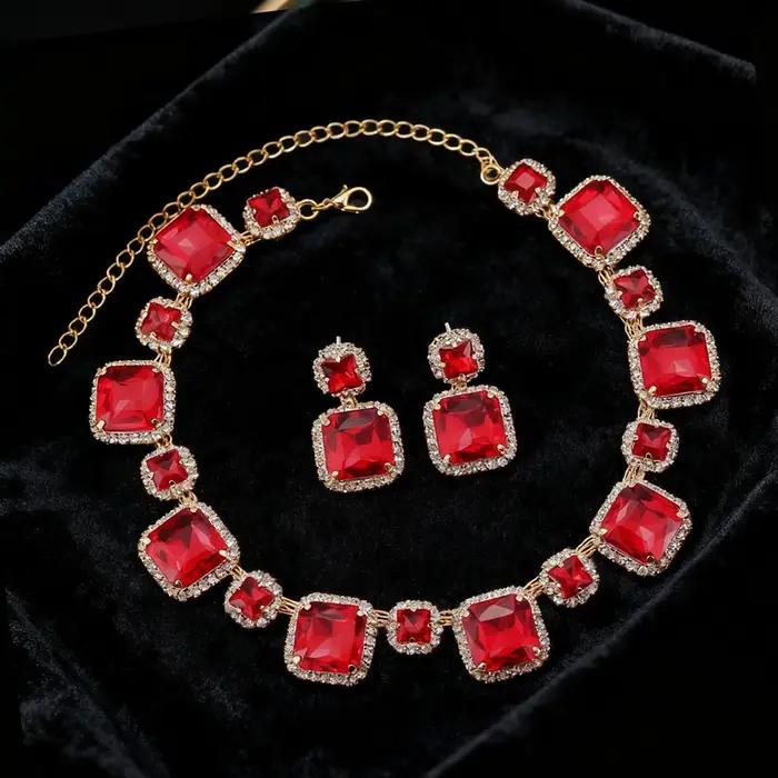 Parure de collier géométrique exagéré avec diamants incrustés, bijoux de luxe pour femme, pendentif en alliage plaqué, sensation haut de gamme et personnalité affirmée