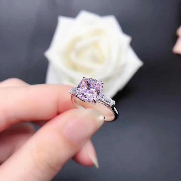 Bague en diamant rose clair taille coussin pour femme