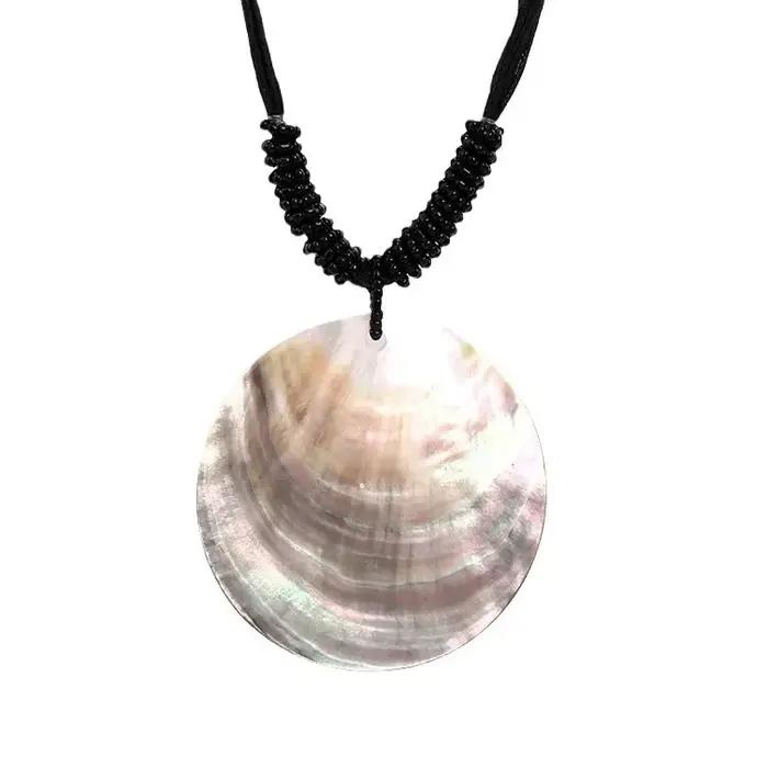 Collier tissé à la main avec pendentif en coquillage naturel pour femmes