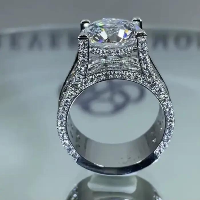 Bague de fiançailles en diamant plaqué argent 925 à haute teneur en carbone pour femmes