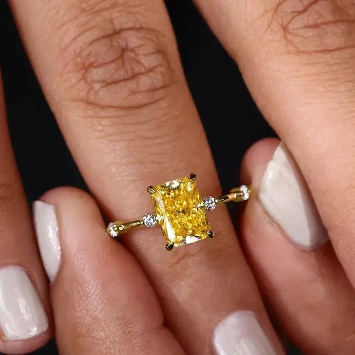 Bague de fiançailles jaune contre-indiqué pour femme