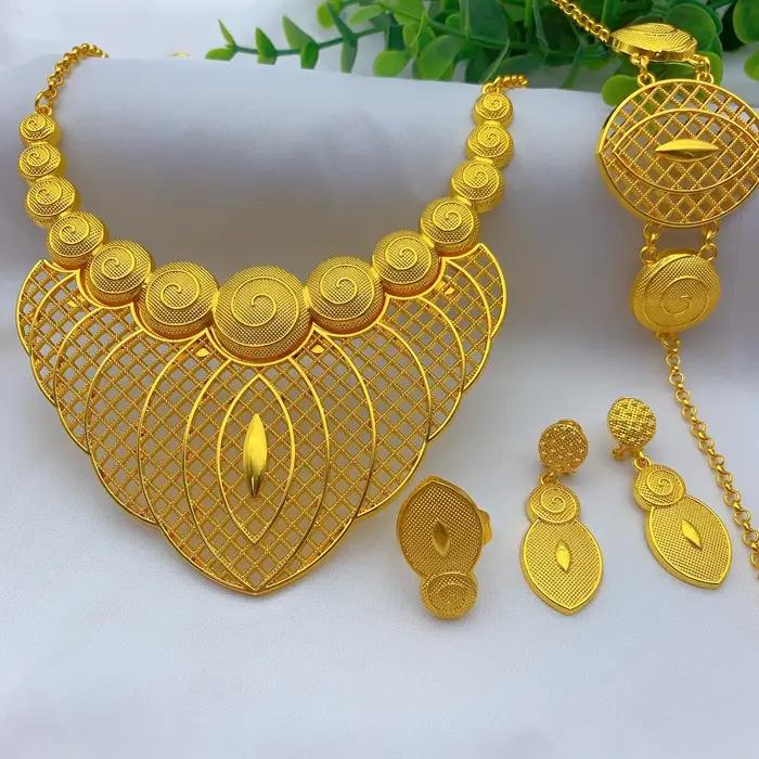 Nouvel ensemble de colliers indiens couleur or 24 carats