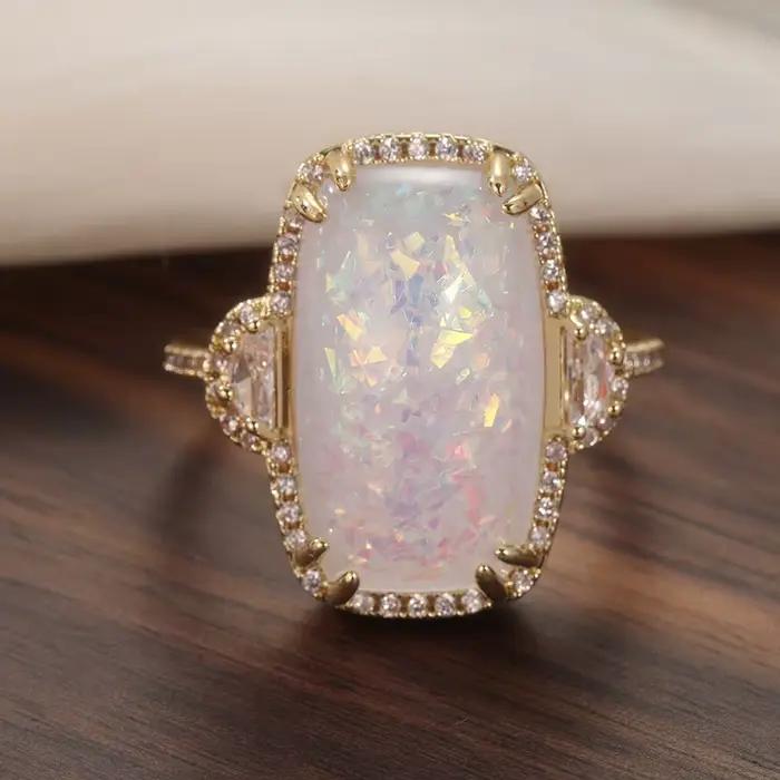 Bague élégante classique incrustée d'opale synthétique blanche plaquée or pour femme, accessoires de