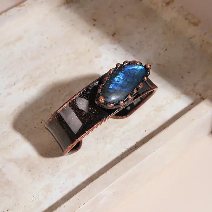 Bracelet en pierres précieuses en bronze Labradorite naturelle bohème rétro élégant à offrir pour femmes occasions spéciales