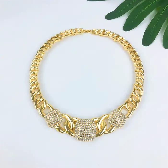 Ensemble de bijoux vintage pour femme style classique fleuri 18K plaqué or bijoux de fête occasions spéciales anniversaire mariage engagement
