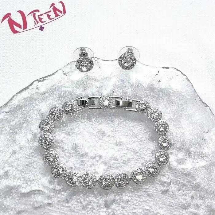 Parure de bijoux fine pour femmes élégantes avec ensemble de collier boucles d'oreilles bague bracelet serti de zirconium blanc et autres pierres précieuses pour occasions spéciales