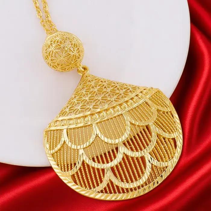Ensemble de bijoux plaqués or 24 carats pour femmes, motifs géométriques, collier, boucles d'oreilles, bracelet et bague, idéal pour mariages, fiançailles et soirées festives