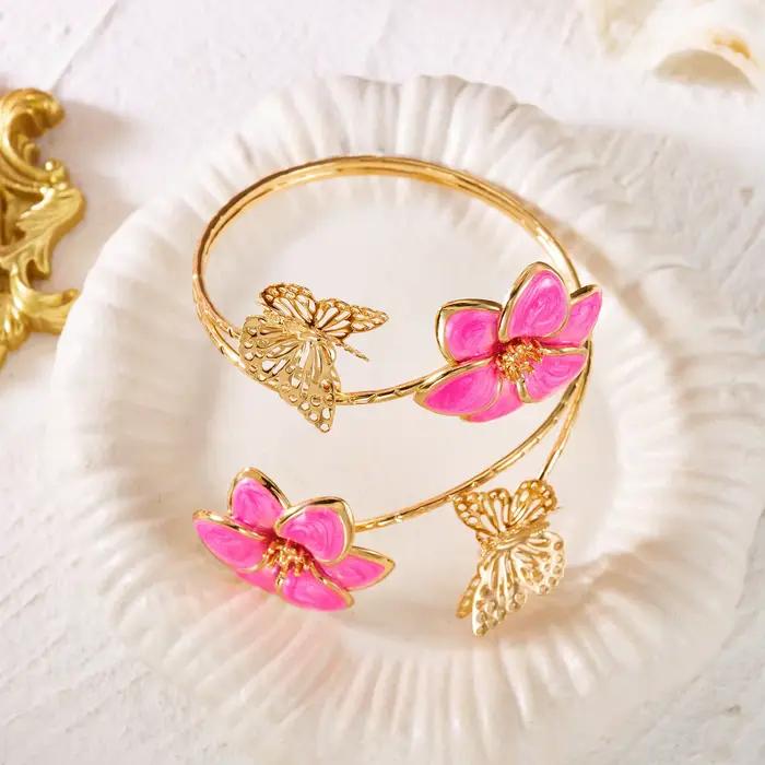 Bracelet manchette romantique en émail blanc avec fleurs et papillons pour femme, jonc ouvert doré,