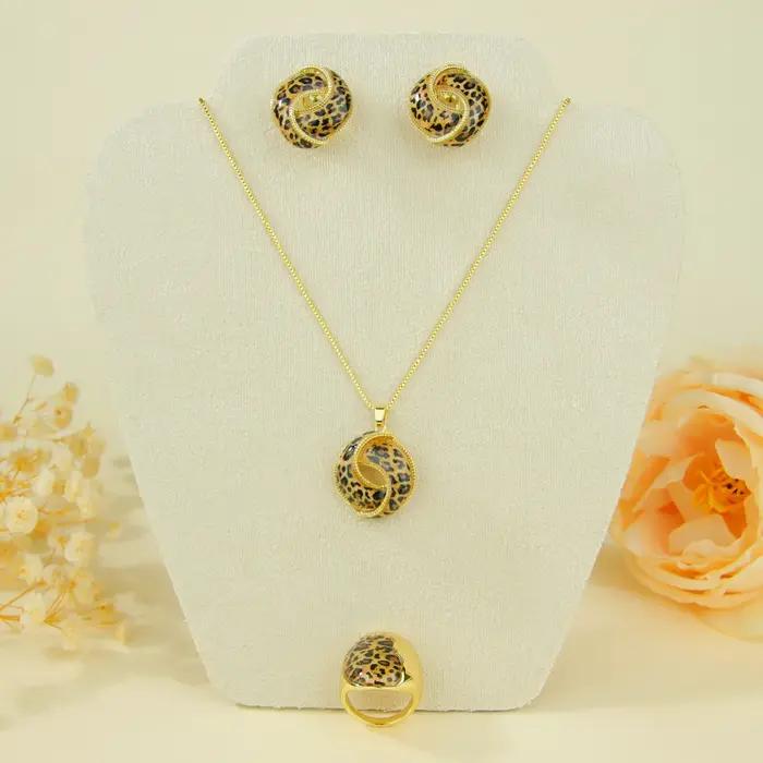 Ensemble de bijoux léopard de haute qualité, collier, bracelet et boucles d'oreilles exquis en or 14 carats, style italien, pour femmes européennes, idéal pour les événements, les fêtes, les bijoux ba