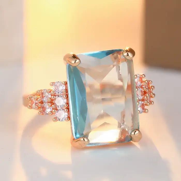 Bague de fiançailles carrée pour femmes, incrustation de zircon synthétique, luxe léger et style grandiose, bijoux de fête et de banquet