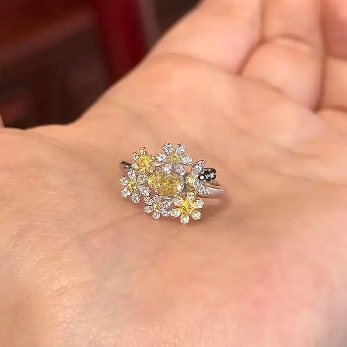 Bague de cocktail plaquée argent sertie de zirconium et de cristal pour femmes, élégante et ajustable pour occasions spéciales et quotidien