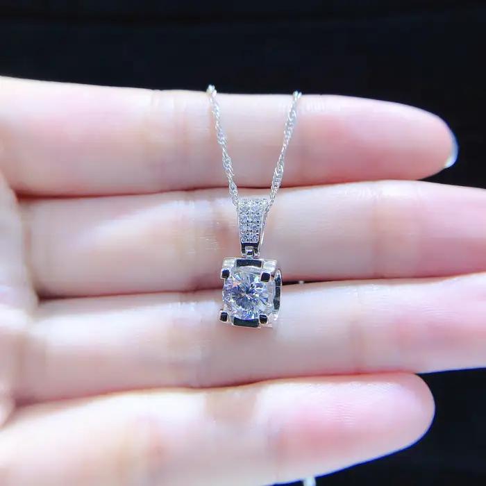 Collier AU750 en or blanc pur avec pendentif Moissanite 0.5CT 1CT 2CT 3CT pour femmes bijoux d'amour occasions spéciales