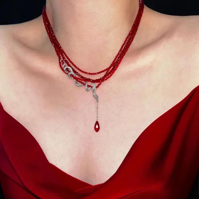 Collier gothique en forme de serpent pour hommes et femmes, Punk, Double couche, perles de cristal rouge, pendentif gouttelette d'eau, bijoux cadeaux