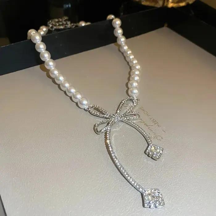 Collier Nœud Papillon en Perles et Strass pour Femme