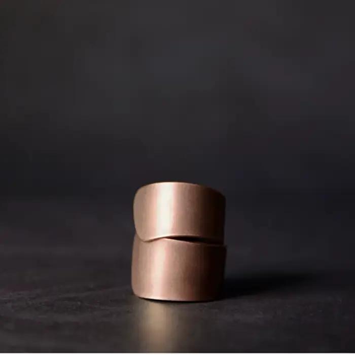Bague en cuivre massif martelé fabriqué à la main